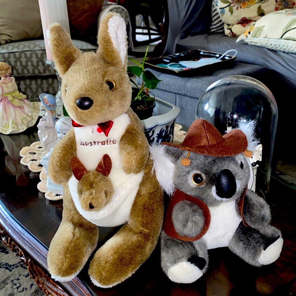 Australia handcrafted Kangaroo w/ baby & Koala